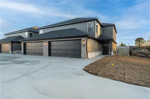 507 W Arkansas St, Gentry, AR 72734