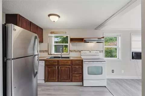 Kitchen - 10007 Summit Dr, Rogers, AR 72758 photo 2 of 3