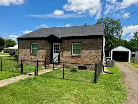 703 E 6th St, Russellville, AR 72801