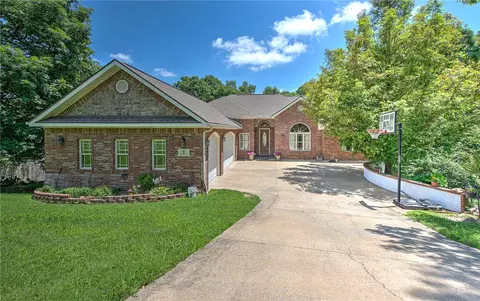 3 Buckfast Ln, Bella Vista, AR 72714
