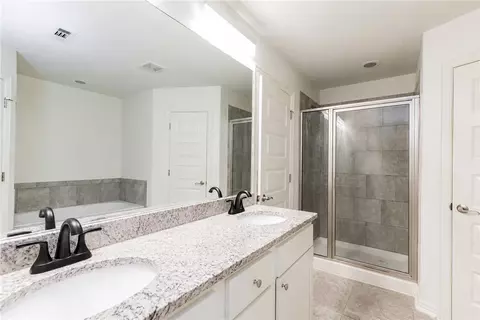 Bath - 7533 Devonshire Ave, Springdale, AR 72762 photo 2 of 4