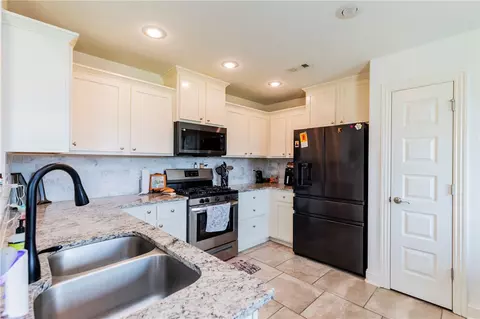 Kitchen - 7533 Devonshire Ave, Springdale, AR 72762 photo 1 of 1