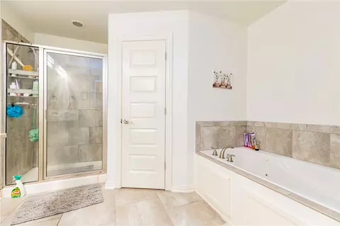 Bath - 7533 Devonshire Ave, Springdale, AR 72762 photo 3 of 4