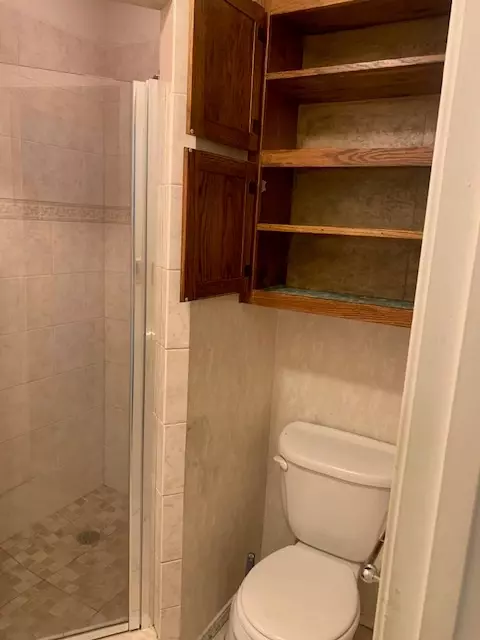 Bath - 8714 Harvard Dr, Fort Smith, AR 72908 photo 3 of 5