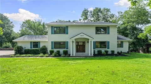 1801 Kimberly Pl, Bentonville, AR 72712