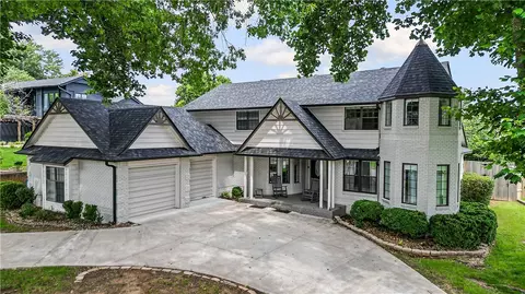 1300 Quail Run Cir, Bentonville, AR 72712