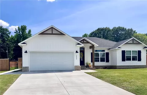 2405 Logan Ct, Russellville, AR 72801