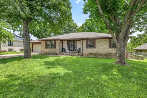 1402 NW K St, Bentonville, AR 72712