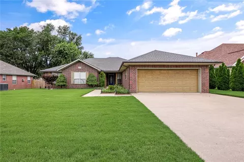1300 N Oriole Ave, Rogers, AR 72756