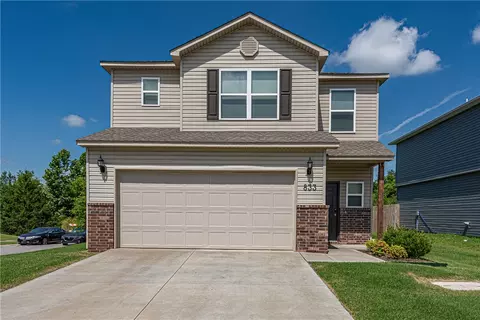 833 E Sparrow Cir, Fayetteville, AR 72701