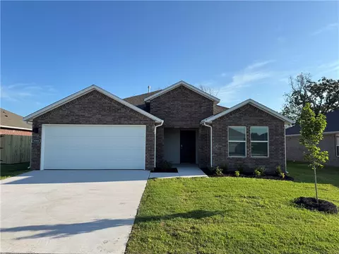 3080 Laredo Ln, Gravette, AR 72736