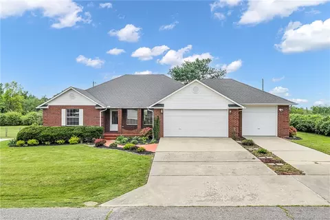 2202 W Green Acres Dr, Rogers, AR 72758