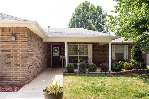 803 Cedar Ln, Prairie Grove, AR 72753
