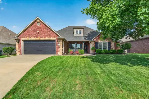 3713 N 2nd Pl, Rogers, AR 72756