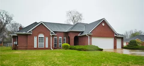 2480 S Cardinal Dr, Springdale, AR 72764
