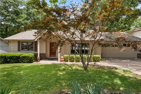 20 Munster Dr, Bella Vista, AR 72715