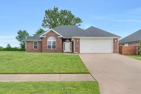 3201 6th St, Bentonville, AR 72712