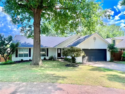 3246 Autumn Ct, Fayetteville, AR 72703