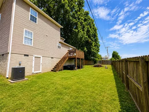 Exterior - 3601 Shields Dr, Harrison, AR 72601 photo 4 of 6
