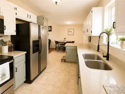 Kitchen - 3601 Shields Dr, Harrison, AR 72601 photo 6 of 6