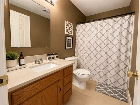 Bath - 3601 Shields Dr, Harrison, AR 72601 photo 2 of 2