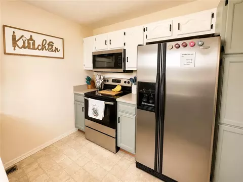 Kitchen - 3601 Shields Dr, Harrison, AR 72601 photo 4 of 6