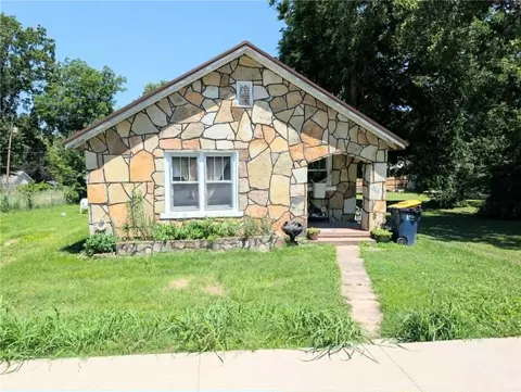 903 Chestnut St, Harrison, AR 72601