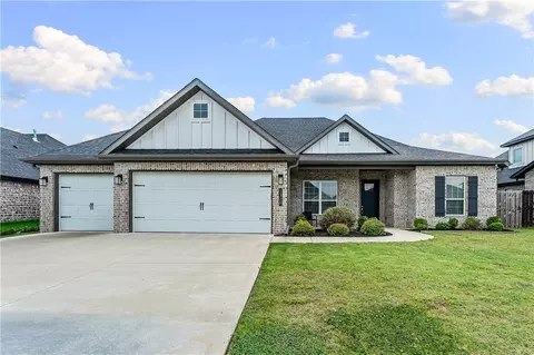 1320 Paragon, Centerton, AR 72719