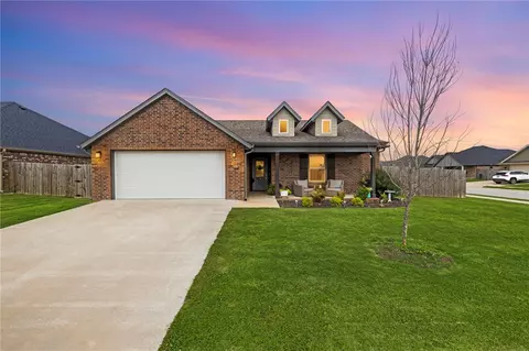 1050 Fair Oaks St, Springdale, AR 72762