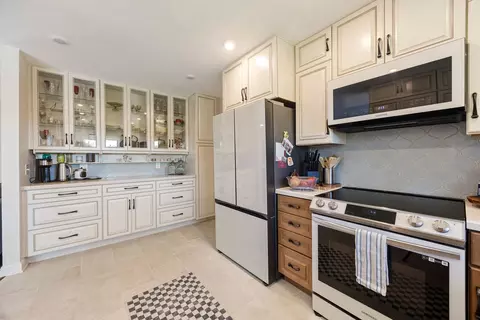 Kitchen - 19045 Pinecrest Ln, Rogers, AR 72756 photo 2 of 3