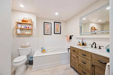 Bath - 19045 Pinecrest Ln, Rogers, AR 72756 photo 1 of 5