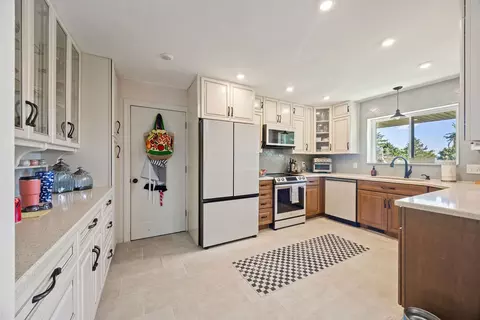 Kitchen - 19045 Pinecrest Ln, Rogers, AR 72756 photo 1 of 3
