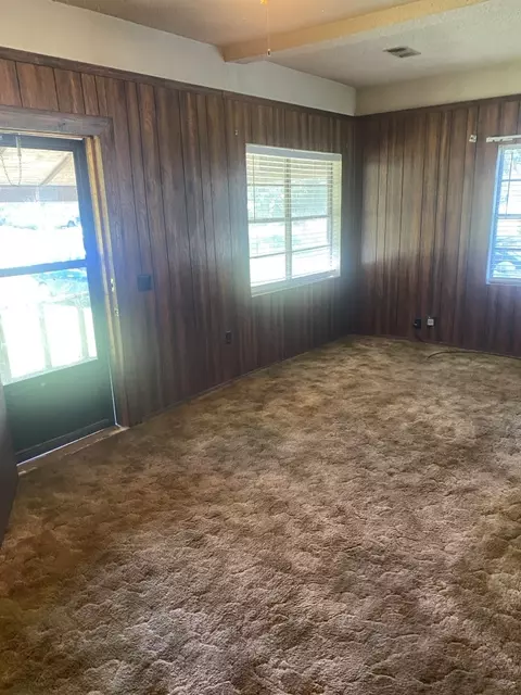 Living - 220 S Davis Ave, Plainview, AR 72857 photo 1 of 3