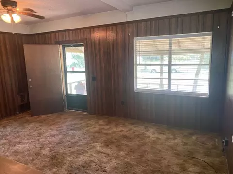Living - 220 S Davis Ave, Plainview, AR 72857 photo 2 of 3