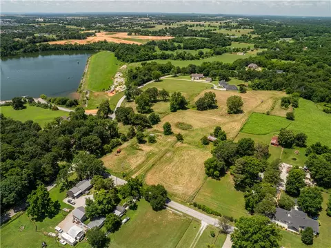 10 E Acres E Lake Rd, Elm Springs, AR 72762