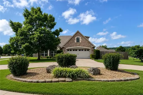 3907 W Mountain View Dr, Fayetteville, AR 72704
