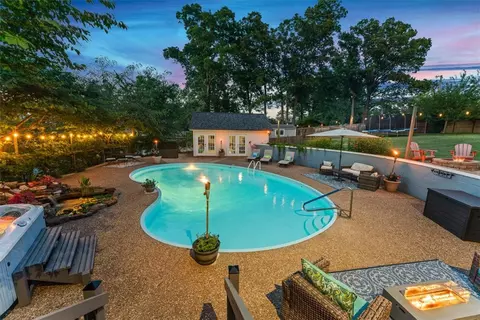 702 Dewoody Dr, Bentonville, AR 72712