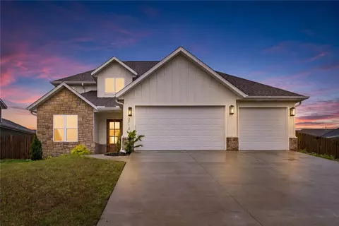 2710 S 20th St, Rogers, AR 72758