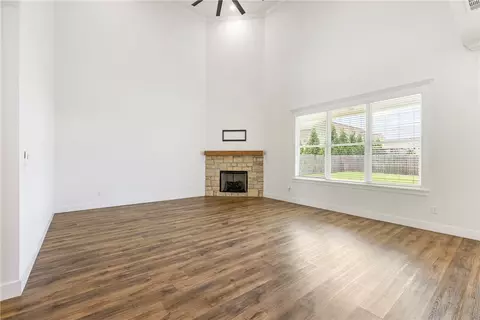 Living - 2710 S 20th St, Rogers, AR 72758 photo 3 of 5