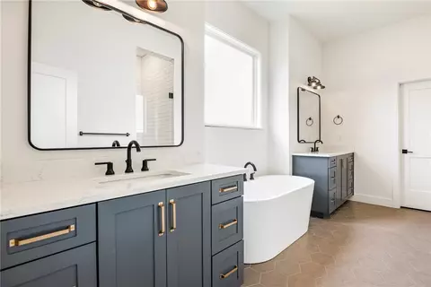 Bath - 2710 S 20th St, Rogers, AR 72758 photo 1 of 5