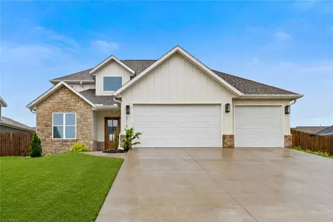 Exterior - 2710 S 20th St, Rogers, AR 72758 photo 4 of 4
