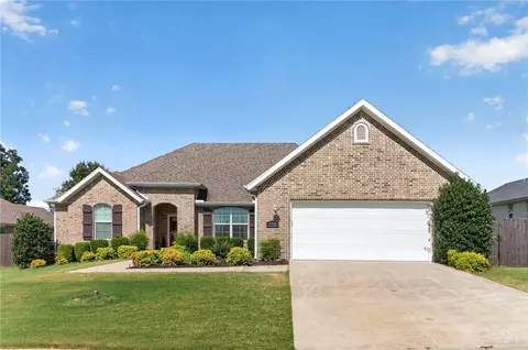 2721 N Grey Squirrel Dr, Fayetteville, AR 72704