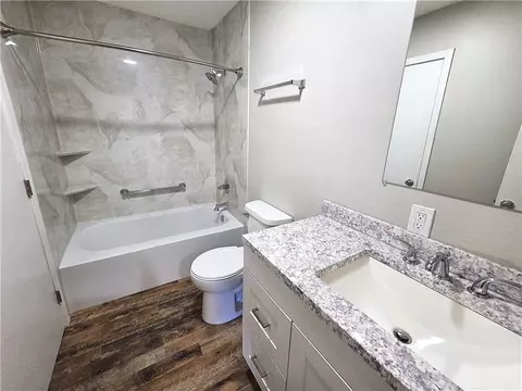 Bath - 1618 B Campus Dr, Harrison, AR 72601 photo 2 of 2