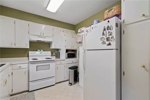 Kitchen - 701 E Sumac St, Rogers, AR 72756 photo 3 of 3