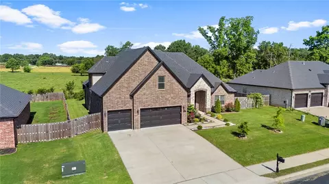 1010 Huntleigh Dr, Bentonville, AR 72713