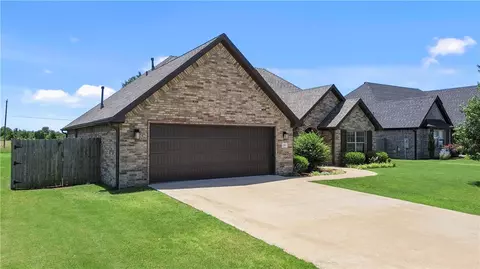 1353 Valle Ln, Springdale, AR 72762