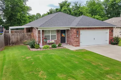 607 S 3rd St, Dardanelle, AR 72834