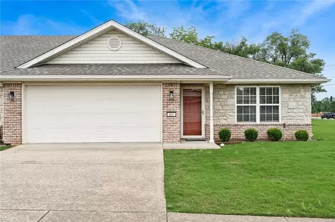 801 N 19th St, Rogers, AR 72756