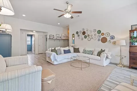 1138 Canyon Gate Dr, Siloam Springs, AR 72761