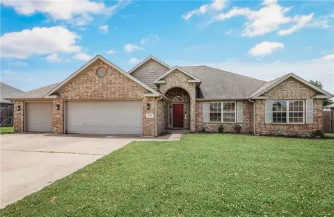 6010 Overland Dr, Siloam Springs, AR 72761